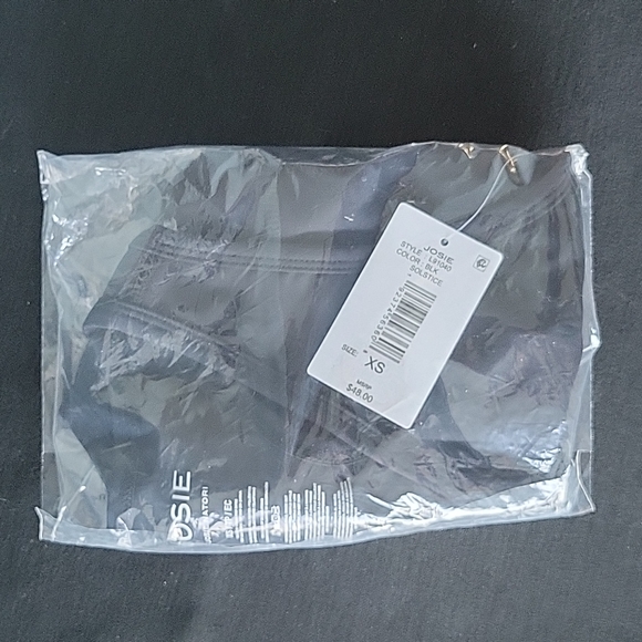 Josie Natori Women's Active Solstice V-Neck Cropped Top-XS - Picture 3 of 4